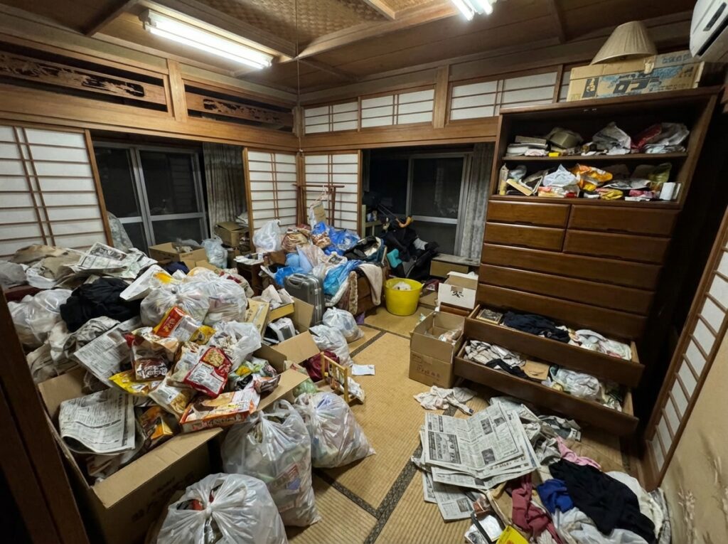 沖縄県伊平屋村1DKマンションH様のゴミ屋敷片付け事例 Before
