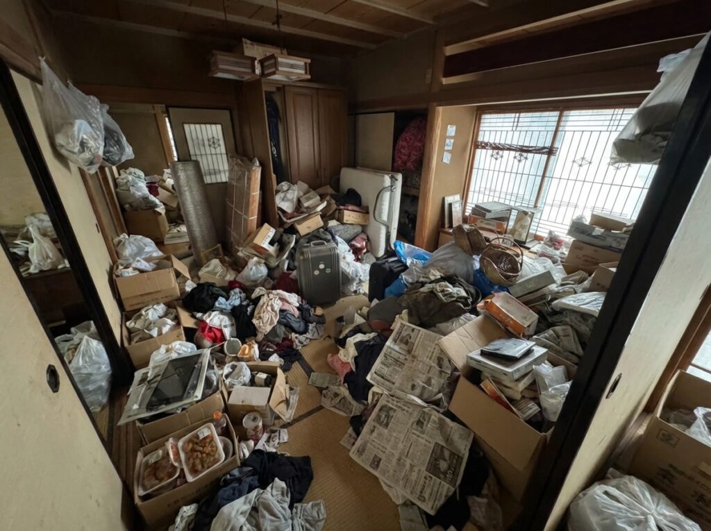 沖縄県竹富町2LDKマンションY様のゴミ屋敷片付け事例 Before