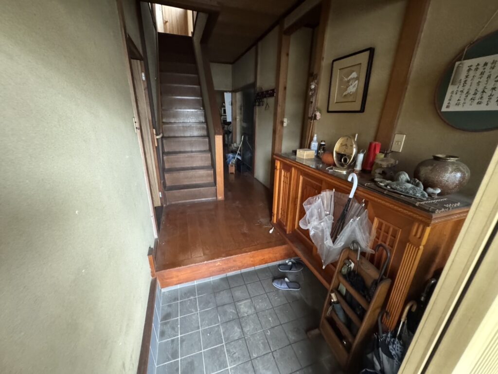 沖縄県与那国町1KマンションF様のゴミ屋敷片付け事例 Before