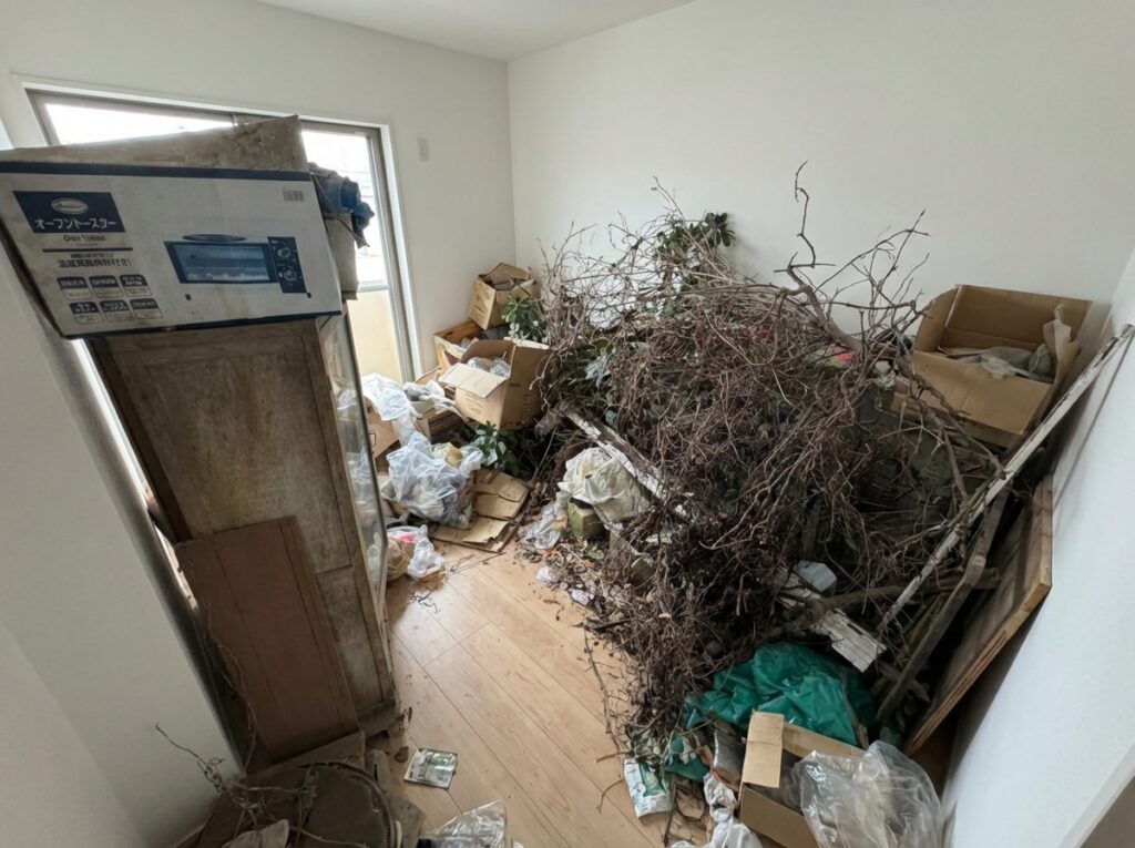 北海道札幌市中央区3LDK以上店舗兼住宅M様のゴミ屋敷片付け事例 Before