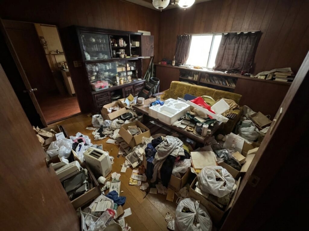 北海道札幌市東区1KアパートS様のゴミ屋敷片付け事例 Before