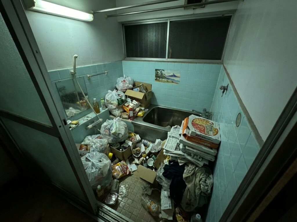 北海道札幌市南区1RアパートY様のゴミ屋敷片付け事例 Before