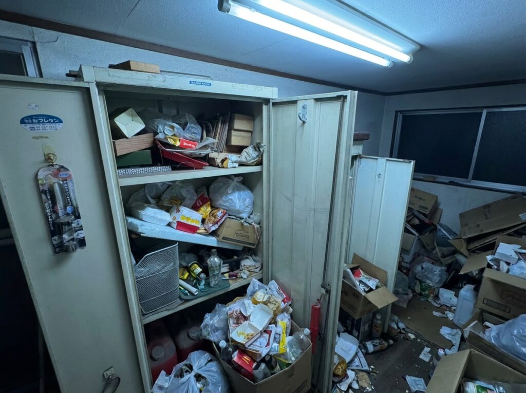 北海道小樽市1RアパートW様のゴミ屋敷片付け事例 Before