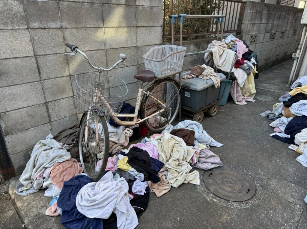 北海道室蘭市1RアパートS様のゴミ屋敷片付け事例 Before