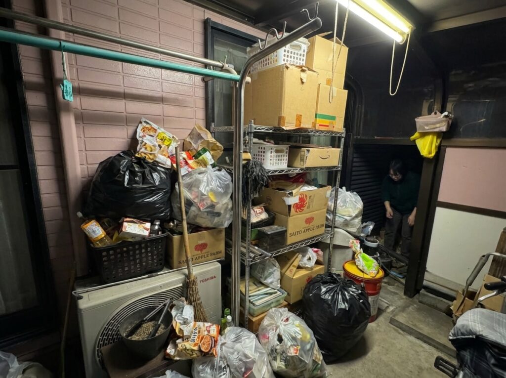 北海道岩見沢市1DKアパートA様のゴミ屋敷片付け事例 Before