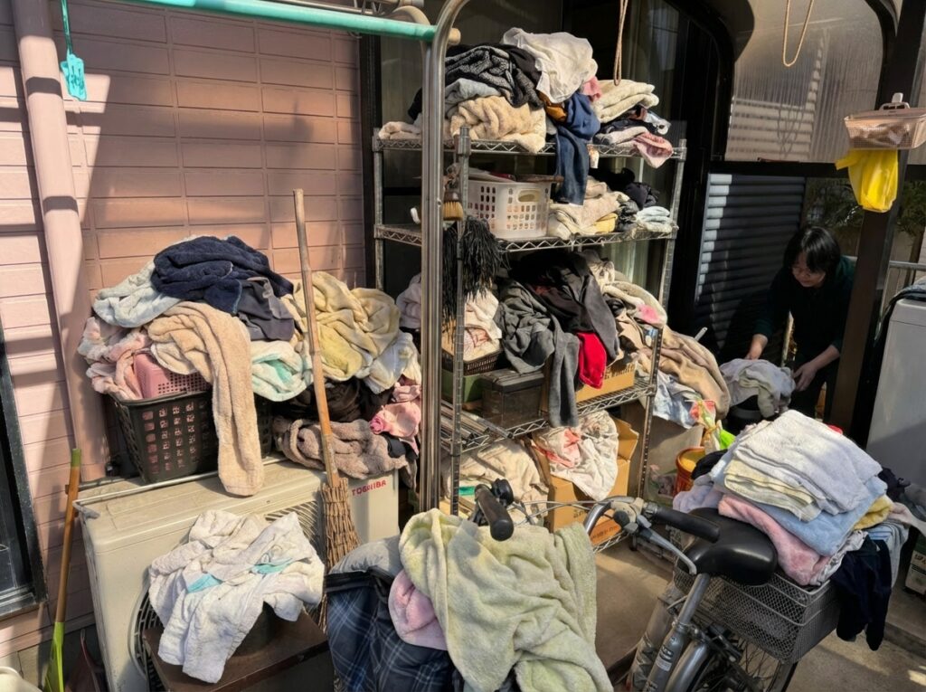 北海道岩見沢市1KアパートG様のゴミ屋敷片付け事例 Before