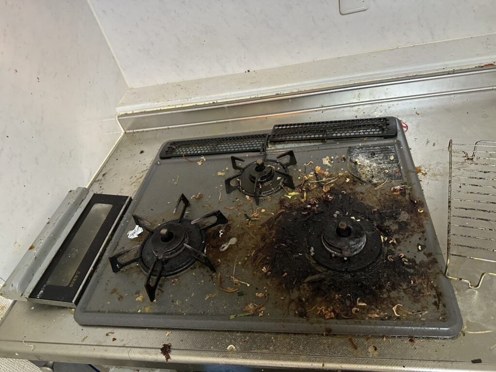 北海道苫小牧市1LDKアパートH様のゴミ屋敷片付け事例 Before