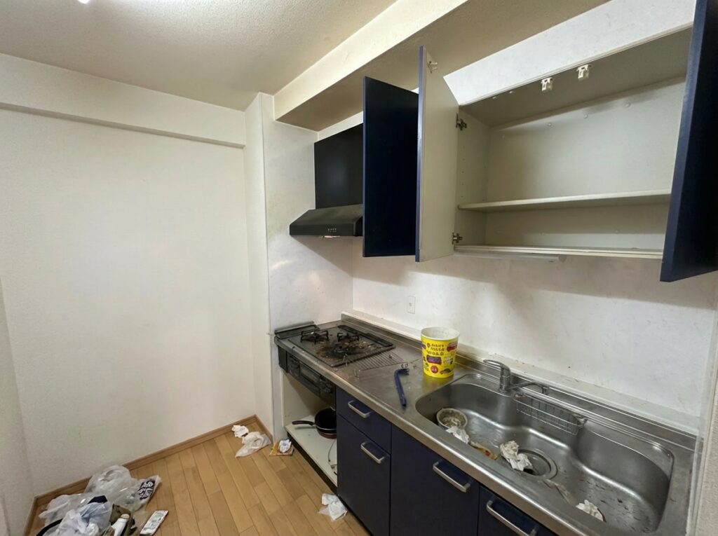 北海道美唄市1LDKアパートS様のゴミ屋敷片付け事例 Before