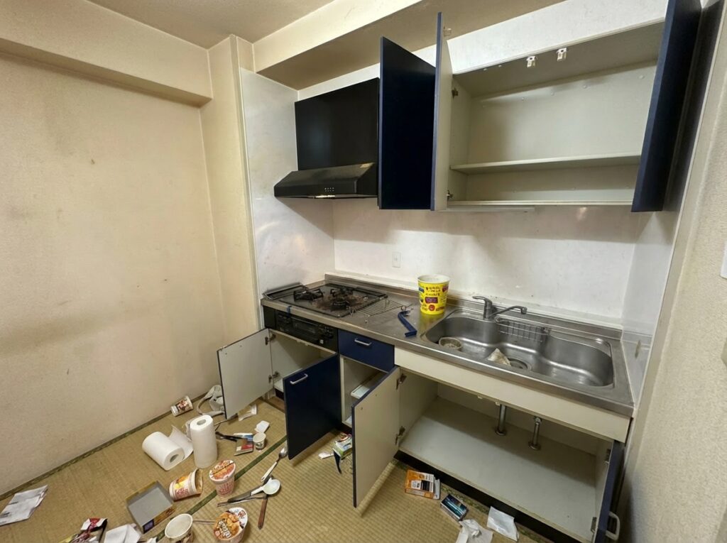 北海道江別市1KマンションK様のゴミ屋敷片付け事例 Before