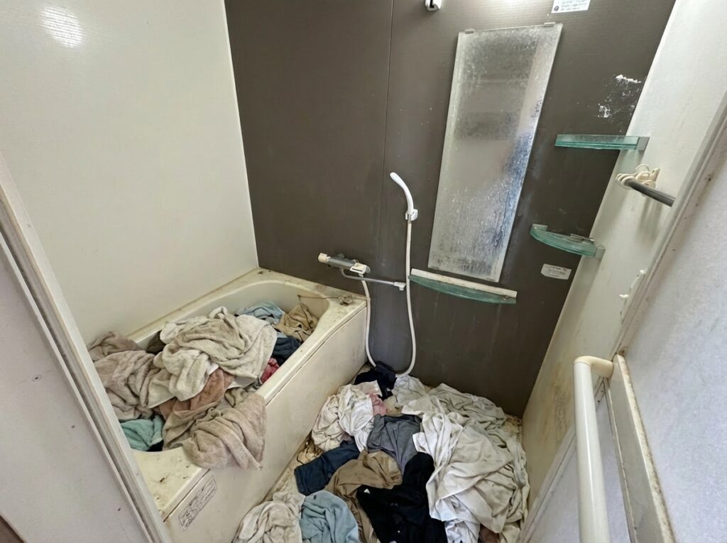 北海道士別市1KマンションN様のゴミ屋敷片付け事例 Before