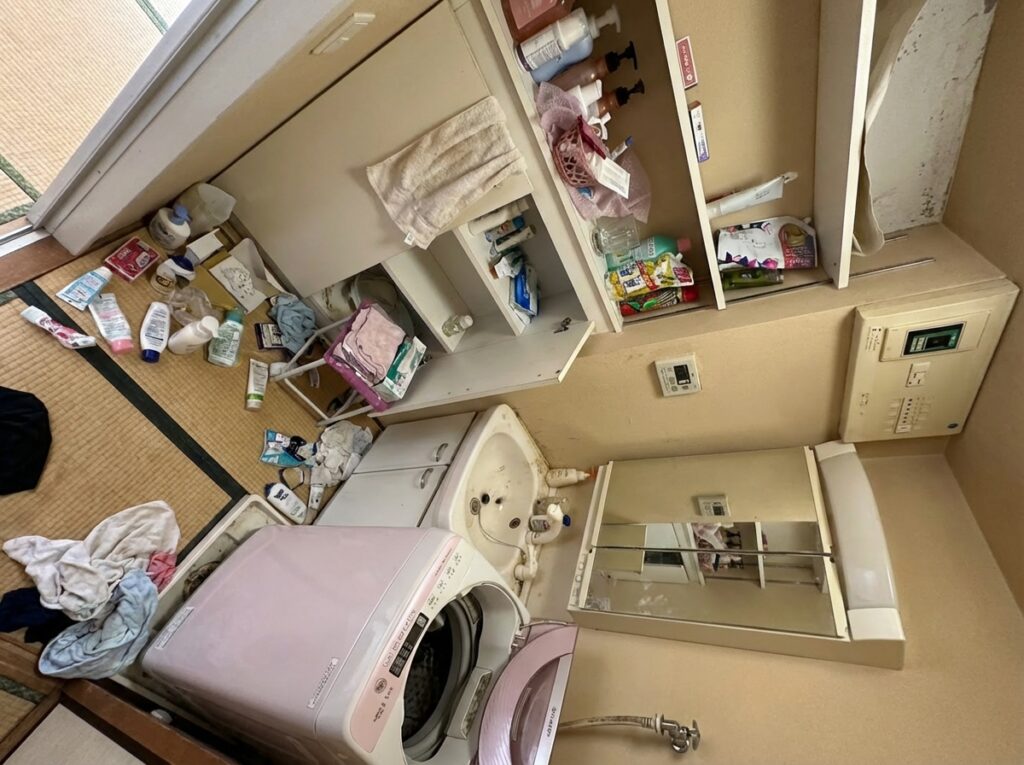 北海道根室市1KアパートH様のゴミ屋敷片付け事例 Before
