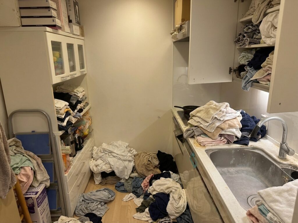 北海道歌志内市1KアパートM様のゴミ屋敷片付け事例 Before
