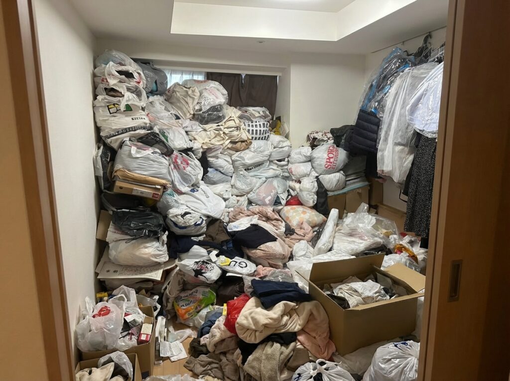 北海道伊達市1LDKマンションI様のゴミ屋敷片付け事例 Before