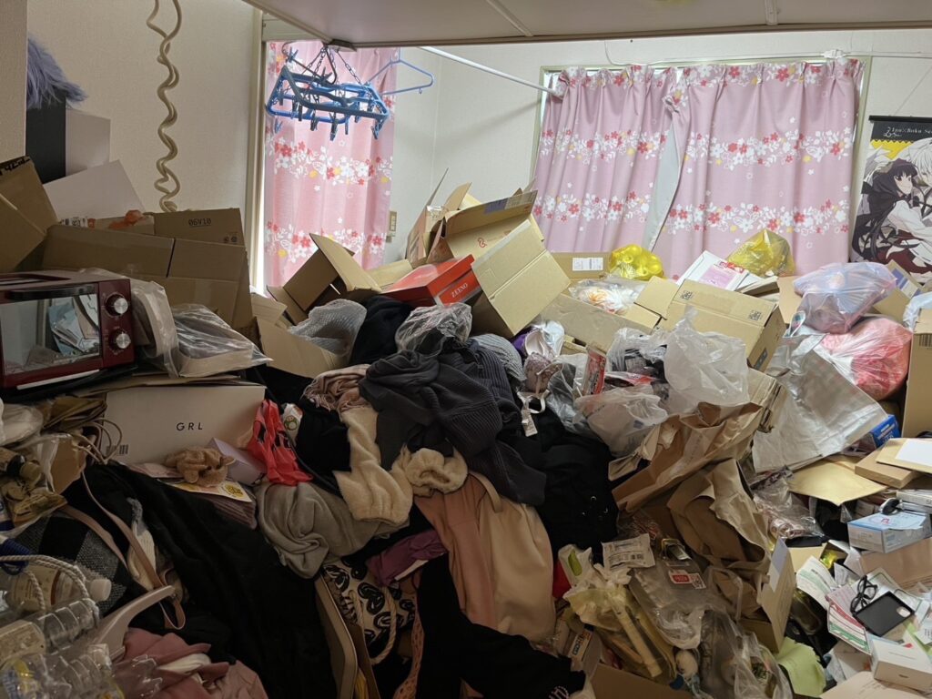 北海道当別町1RアパートT様のゴミ屋敷片付け事例 Before