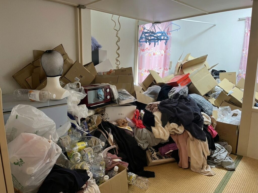 北海道福島町1KマンションH様のゴミ屋敷片付け事例 Before