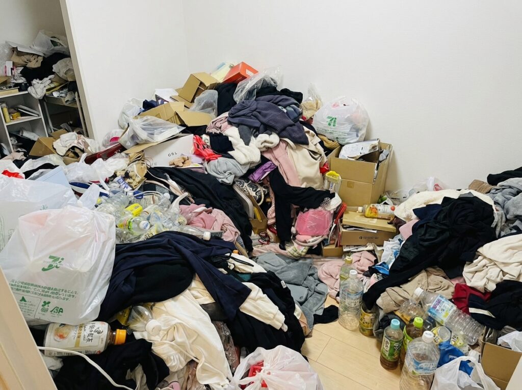 北海道森町1RマンションF様のゴミ屋敷片付け事例 Before