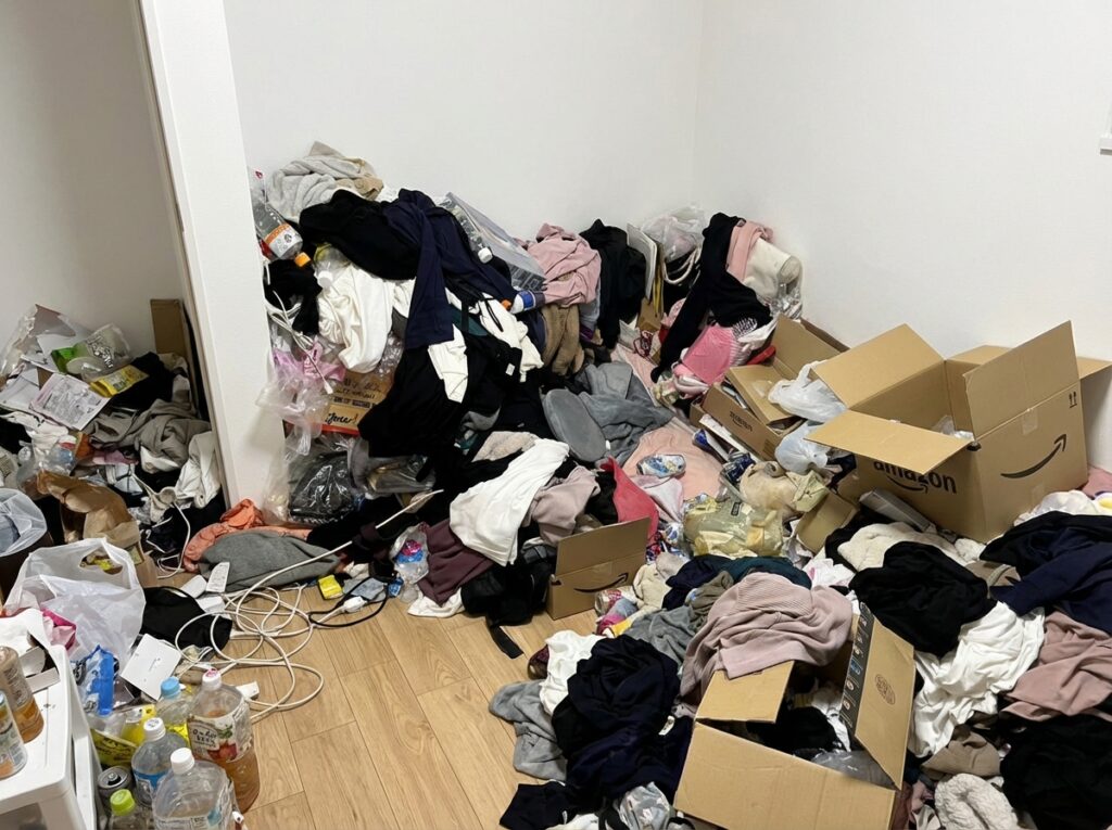 北海道長万部町3LDK以上店舗兼住宅I様のゴミ屋敷片付け事例 Before