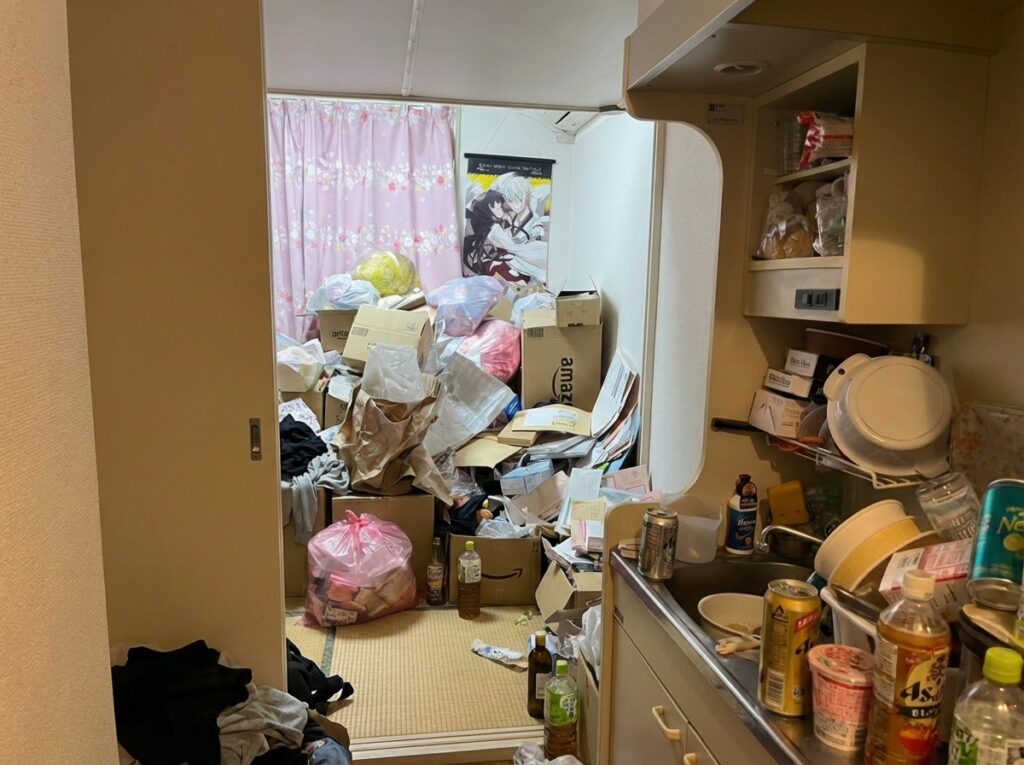 北海道厚沢部町1LDK店舗兼住宅M様のゴミ屋敷片付け事例 Before
