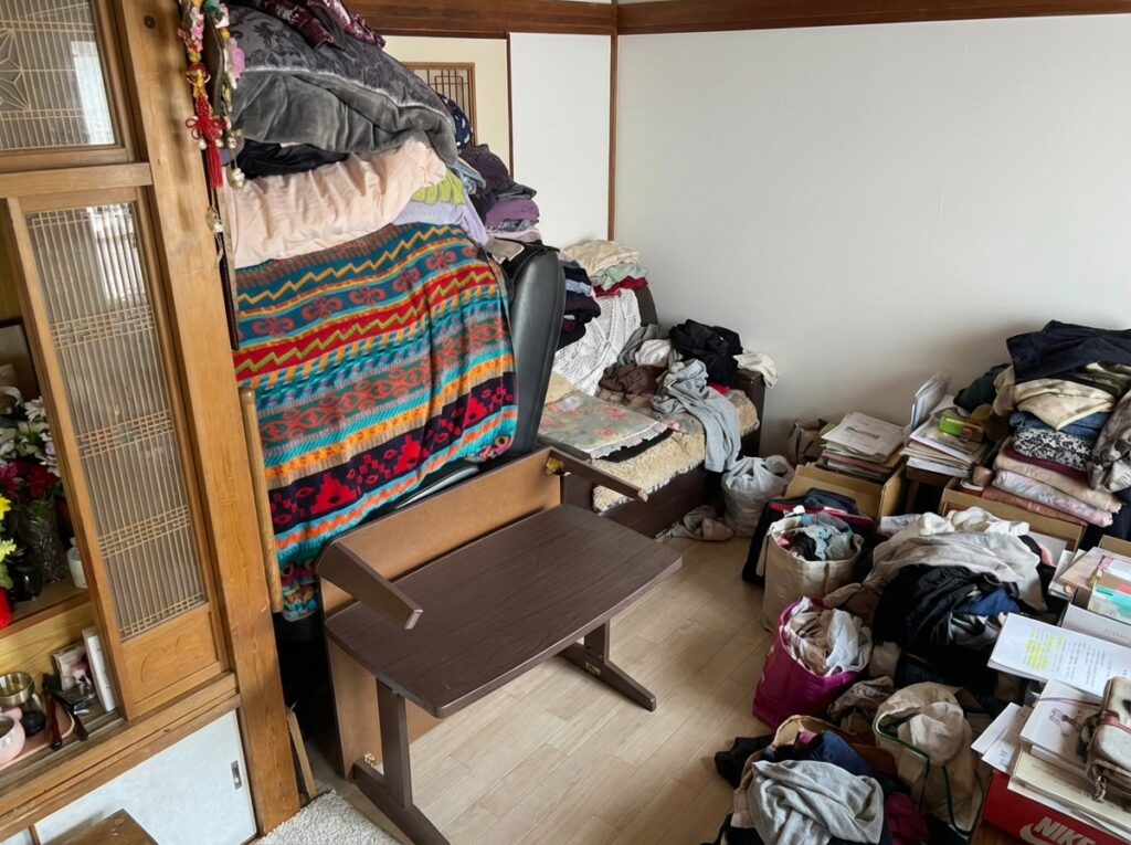 北海道倶知安町3LDK以上店舗兼住宅I様のゴミ屋敷片付け事例 Before