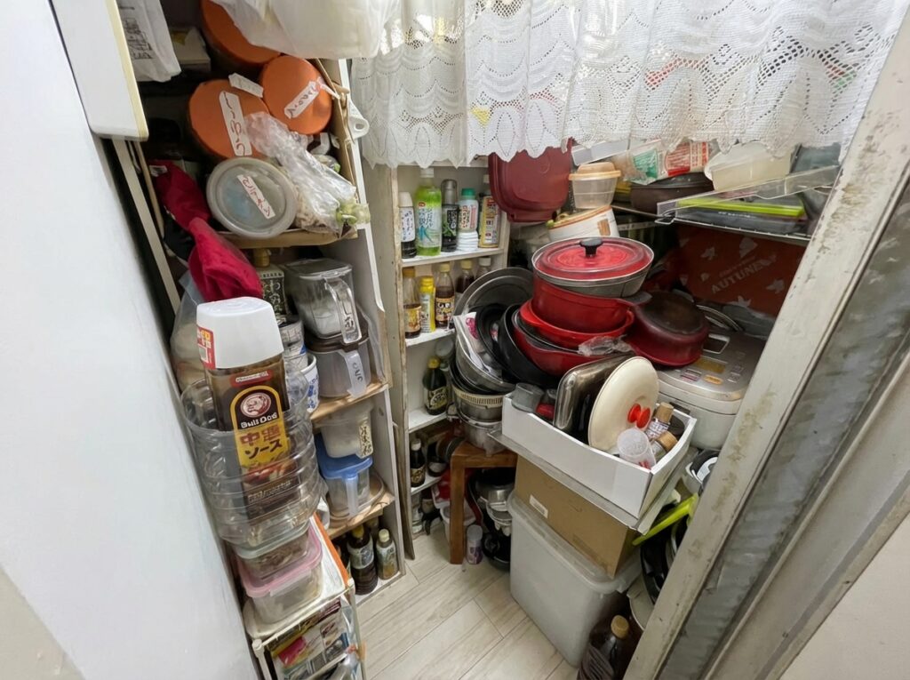 北海道神恵内村1LDKマンションS様のゴミ屋敷片付け事例 Before