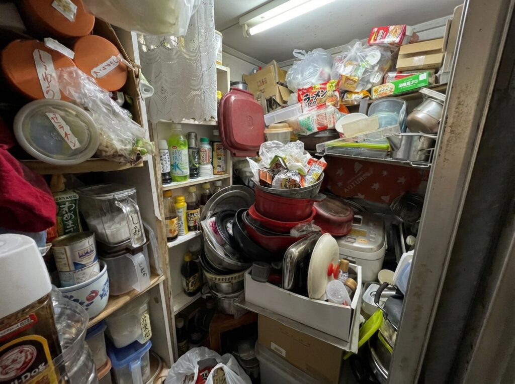 北海道積丹町5LDK以上戸建て（一軒家）S様のゴミ屋敷片付け事例 Before