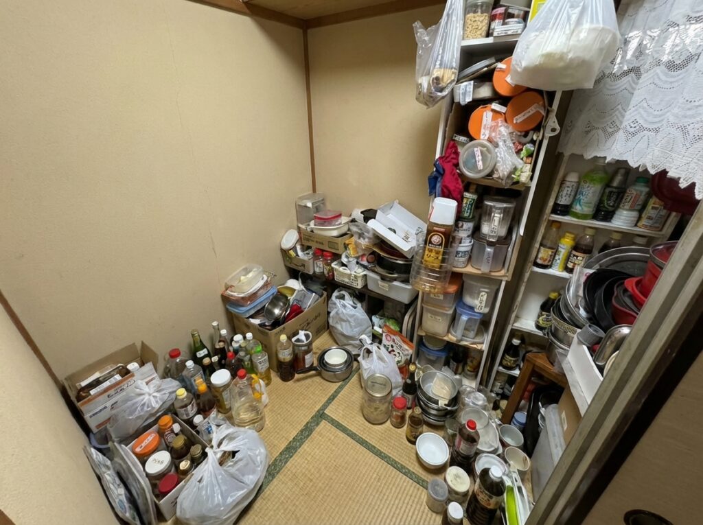 北海道古平町1DKマンションT様のゴミ屋敷片付け事例 Before