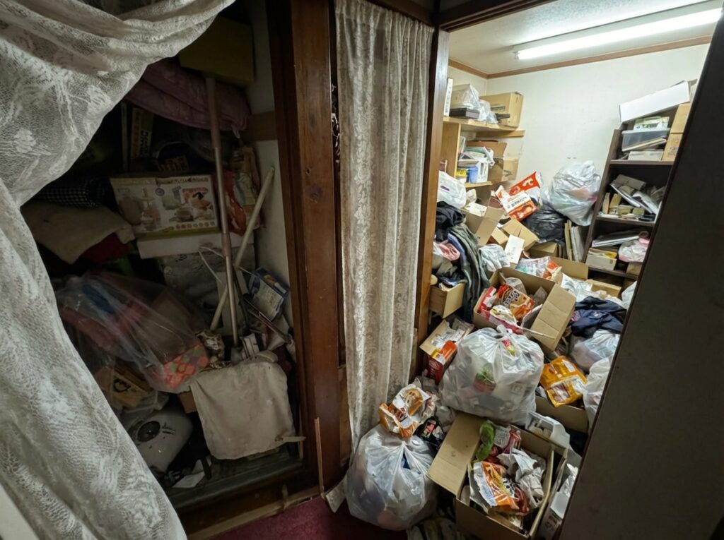 北海道仁木町1DKマンションK様のゴミ屋敷片付け事例 Before