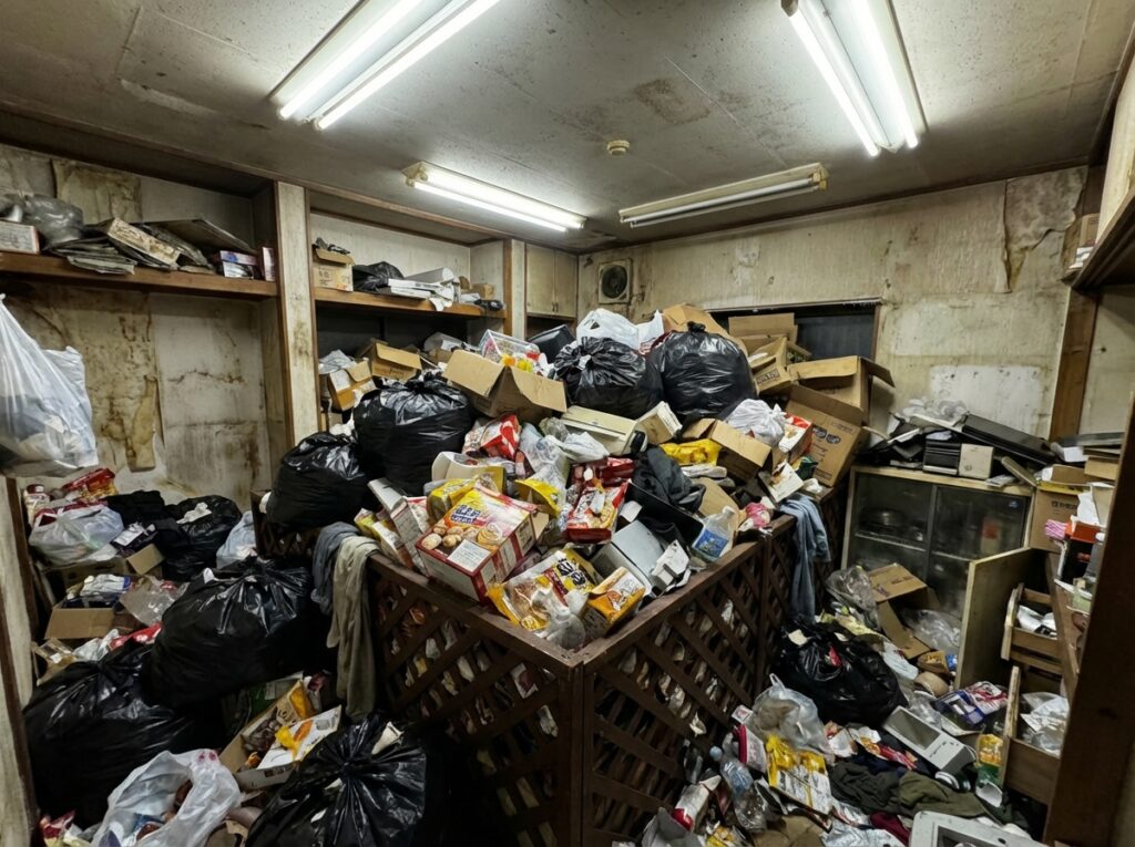 北海道月形町1LDKマンションK様のゴミ屋敷片付け事例 Before