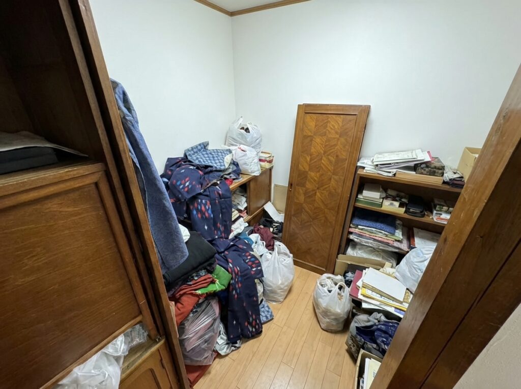 北海道浦臼町1DKマンションT様のゴミ屋敷片付け事例 Before