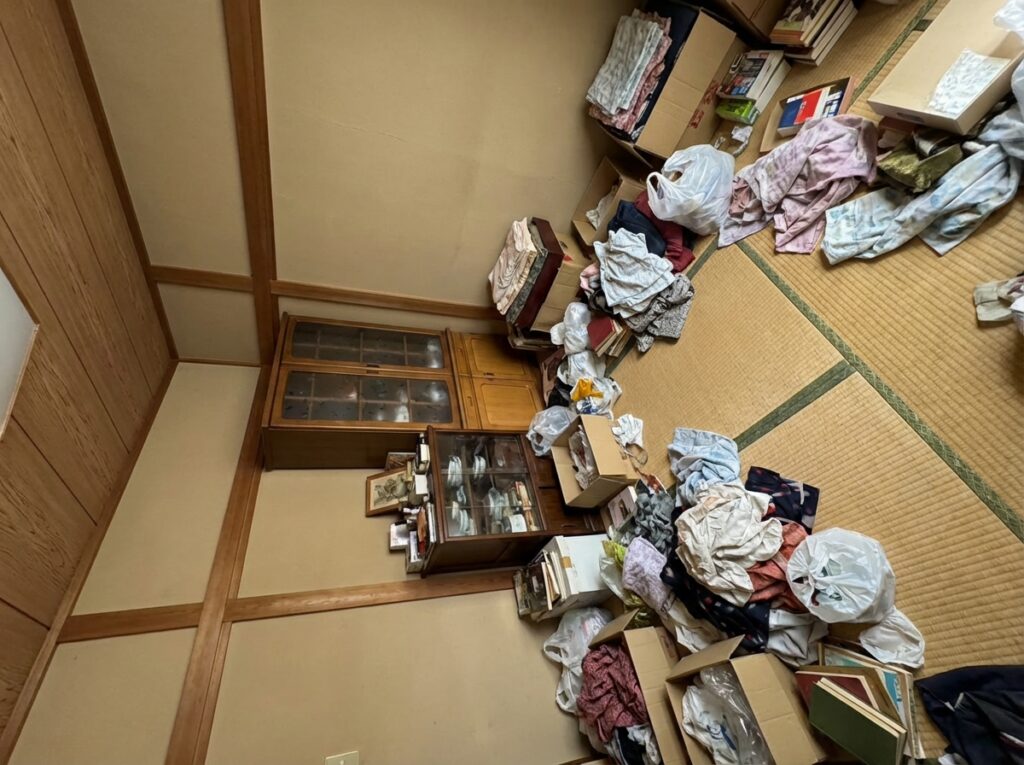 北海道妹背牛町1DKアパートI様のゴミ屋敷片付け事例 Before