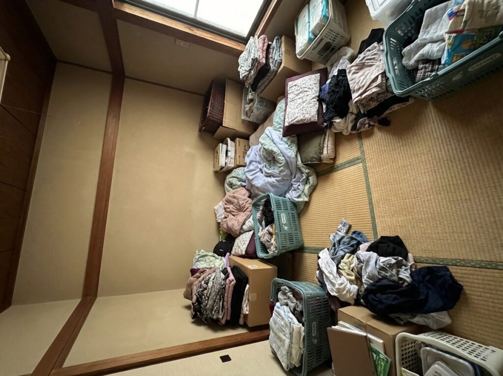 北海道北竜町2LDKマンションM様のゴミ屋敷片付け事例 Before