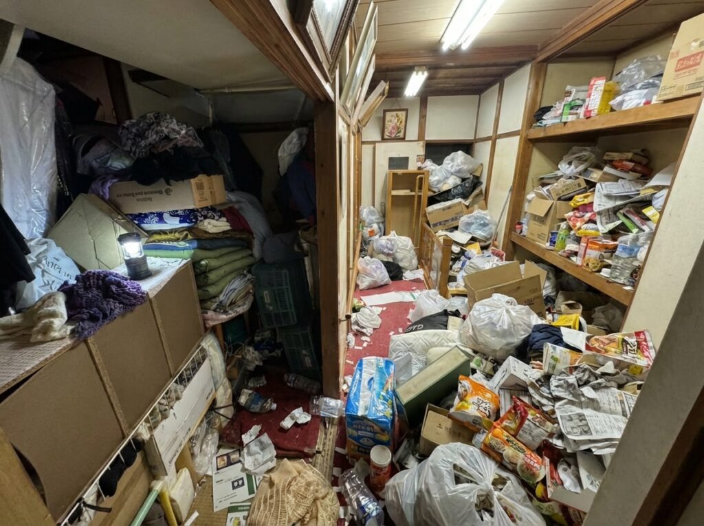 北海道沼田町1KマンションS様のゴミ屋敷片付け事例 Before
