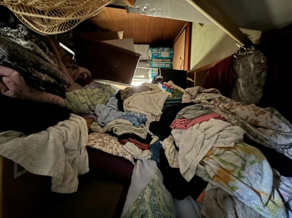 北海道東神楽町1RマンションI様のゴミ屋敷片付け事例 Before