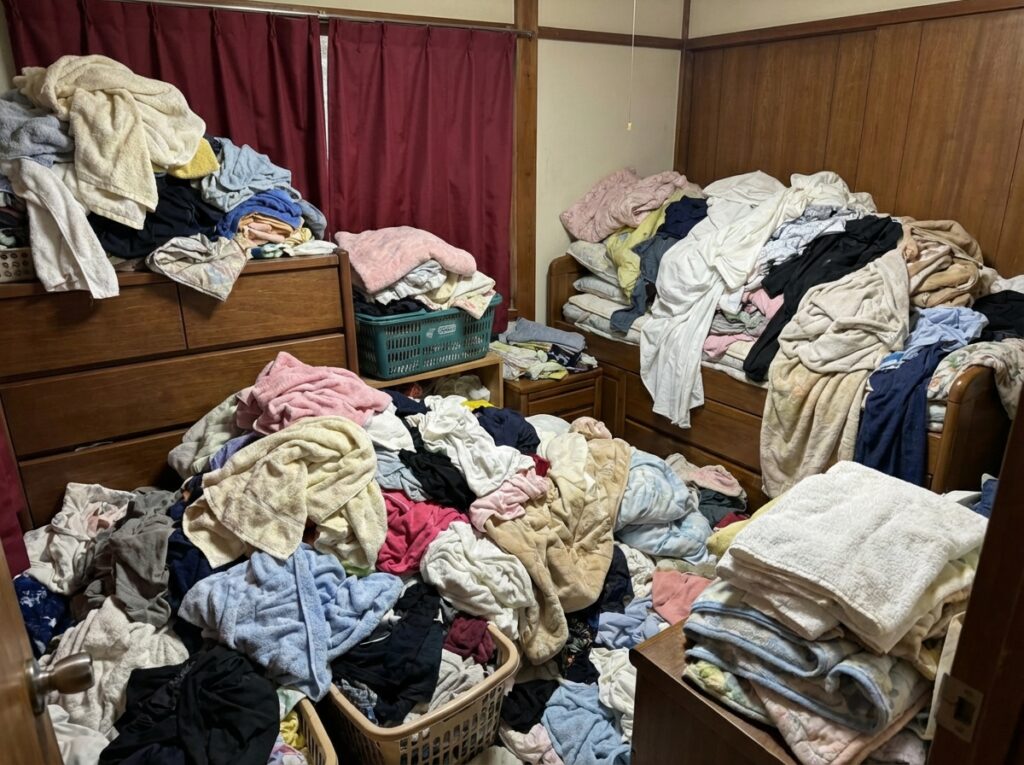 北海道比布町1RアパートA様のゴミ屋敷片付け事例 Before