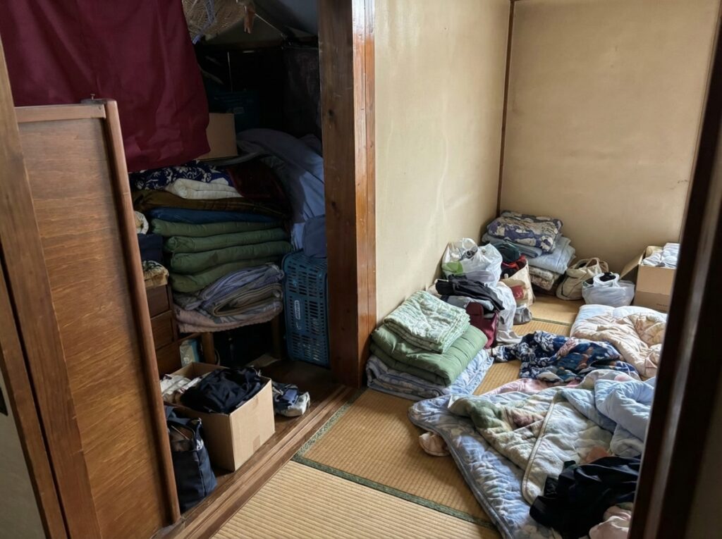 北海道比布町1KアパートY様のゴミ屋敷片付け事例 Before