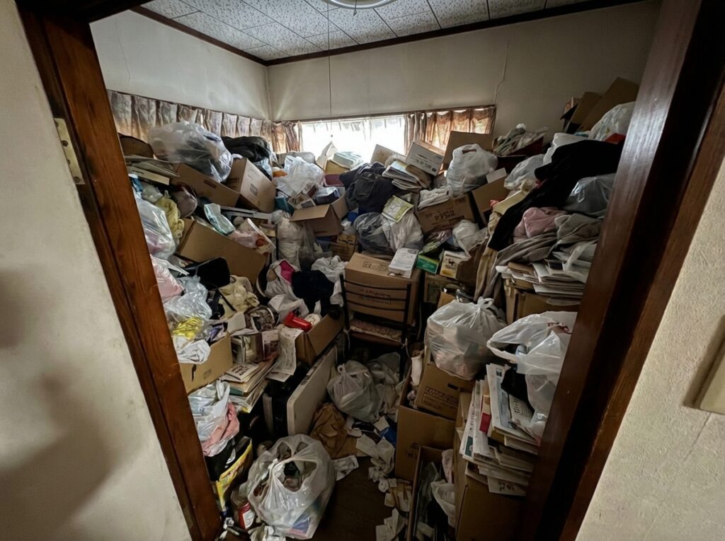 北海道上川町3LDK以上マンションN様のゴミ屋敷片付け事例 Before
