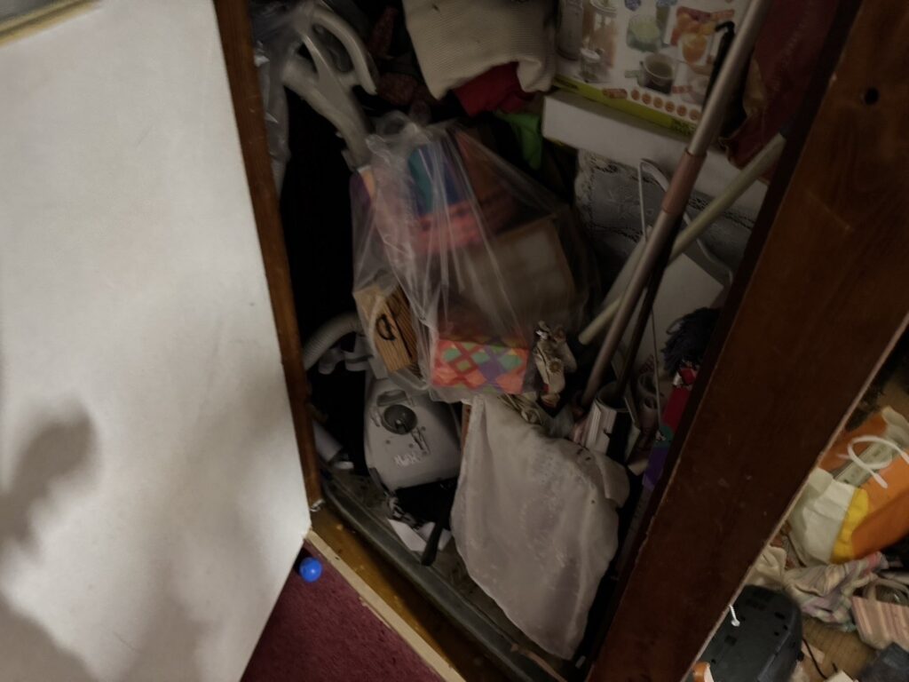 北海道東川町1RマンションI様のゴミ屋敷片付け事例 Before