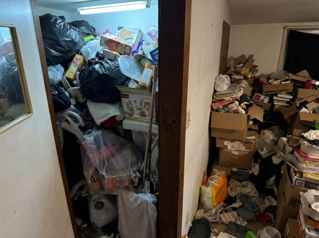 北海道東川町1KアパートW様のゴミ屋敷片付け事例 Before