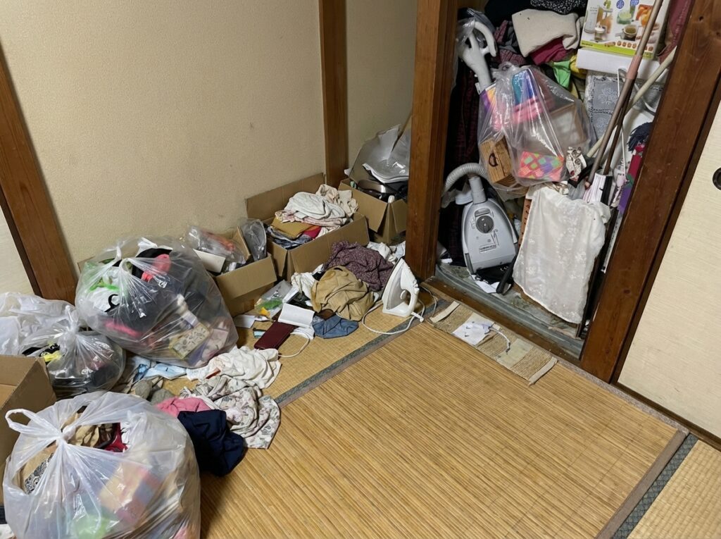 北海道美瑛町1DKアパートY様のゴミ屋敷片付け事例 Before