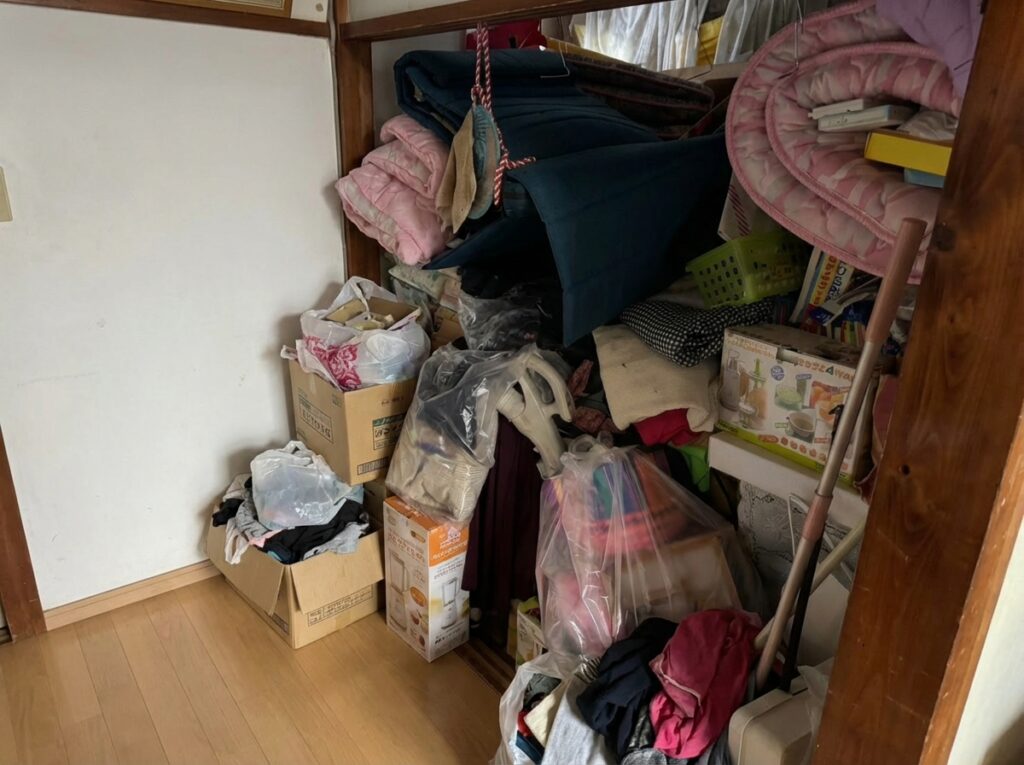 北海道南富良野町2DKアパートM様のゴミ屋敷片付け事例 Before