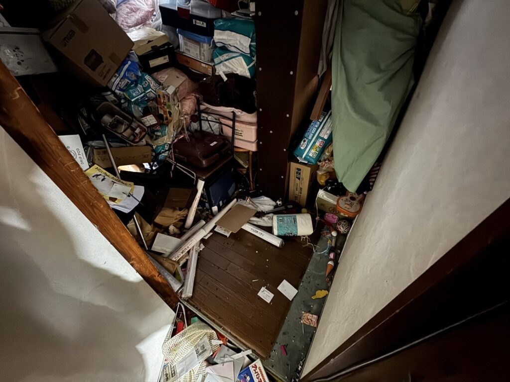 北海道和寒町1RアパートM様のゴミ屋敷片付け事例 Before