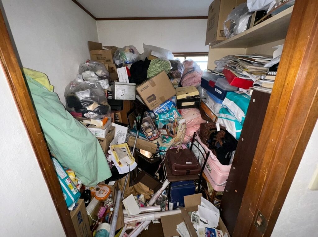 北海道剣淵町1RマンションK様のゴミ屋敷片付け事例 Before
