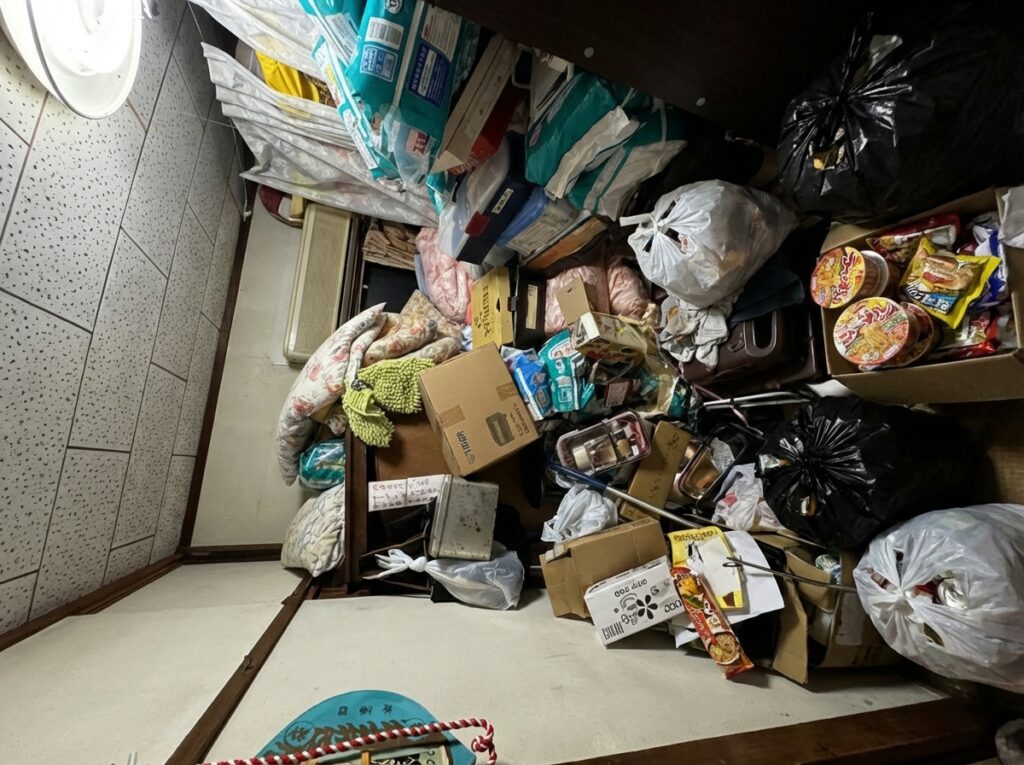 北海道下川町1LDKアパートH様のゴミ屋敷片付け事例 Before