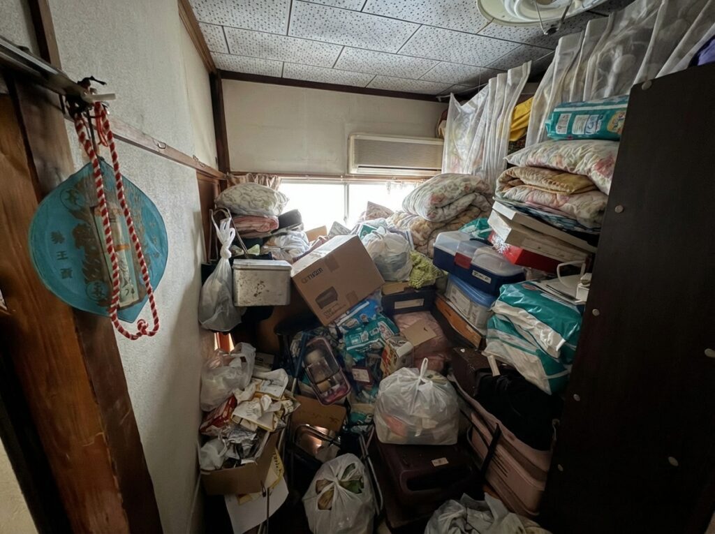 北海道美深町4LDK二世帯住宅T様のゴミ屋敷片付け事例 Before