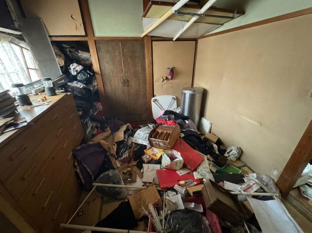 北海道中川町1LDKアパートW様のゴミ屋敷片付け事例 Before