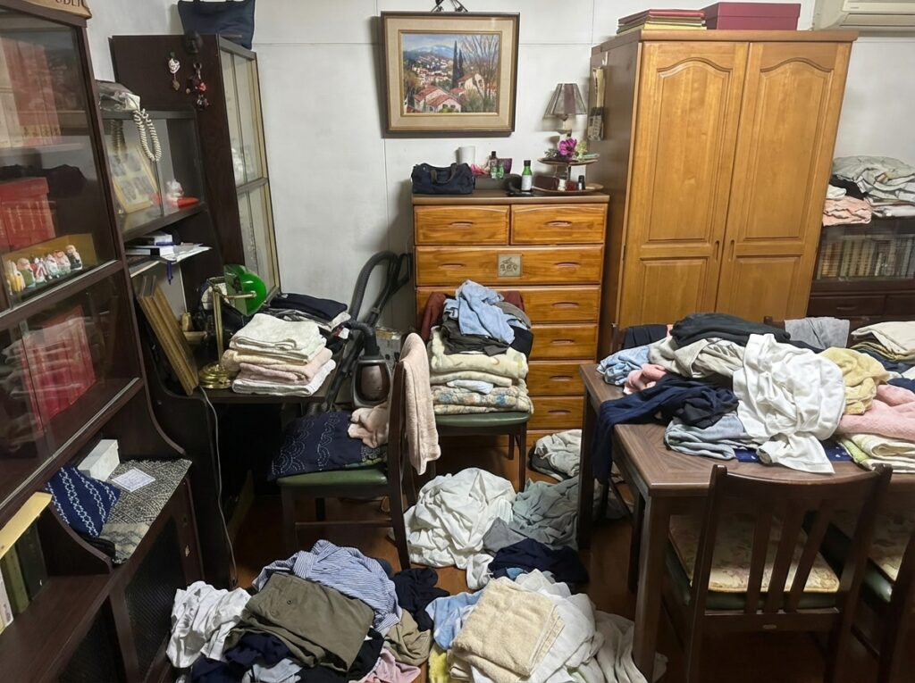 北海道小平町3LDK以上マンションI様のゴミ屋敷片付け事例 Before