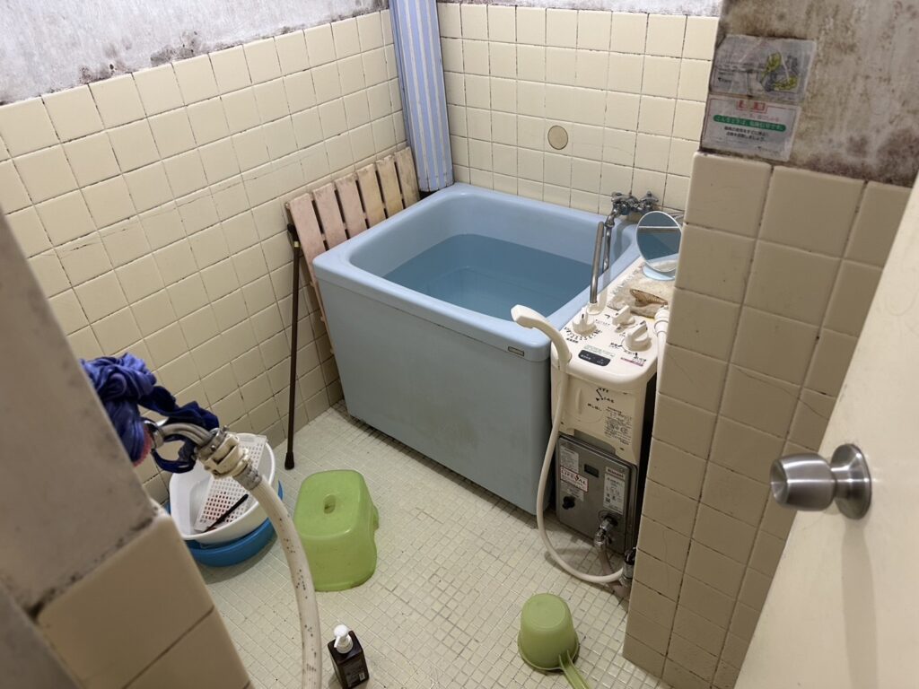 北海道苫前町4LDK二世帯住宅N様のゴミ屋敷片付け事例 Before