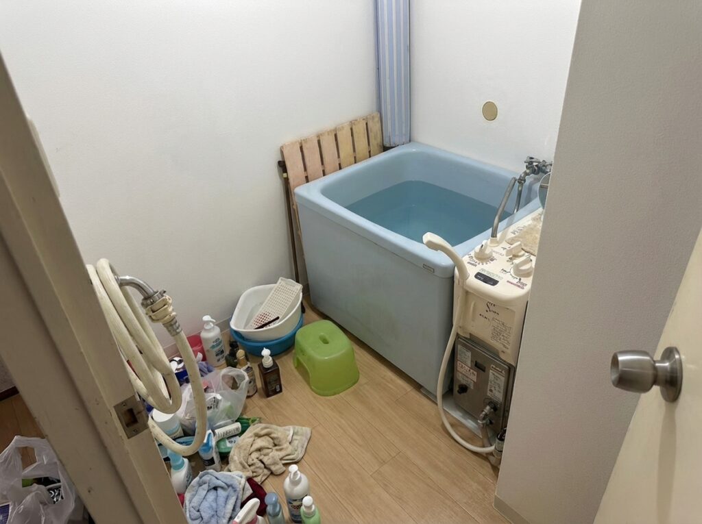 北海道羽幌町1DKマンションT様のゴミ屋敷片付け事例 Before