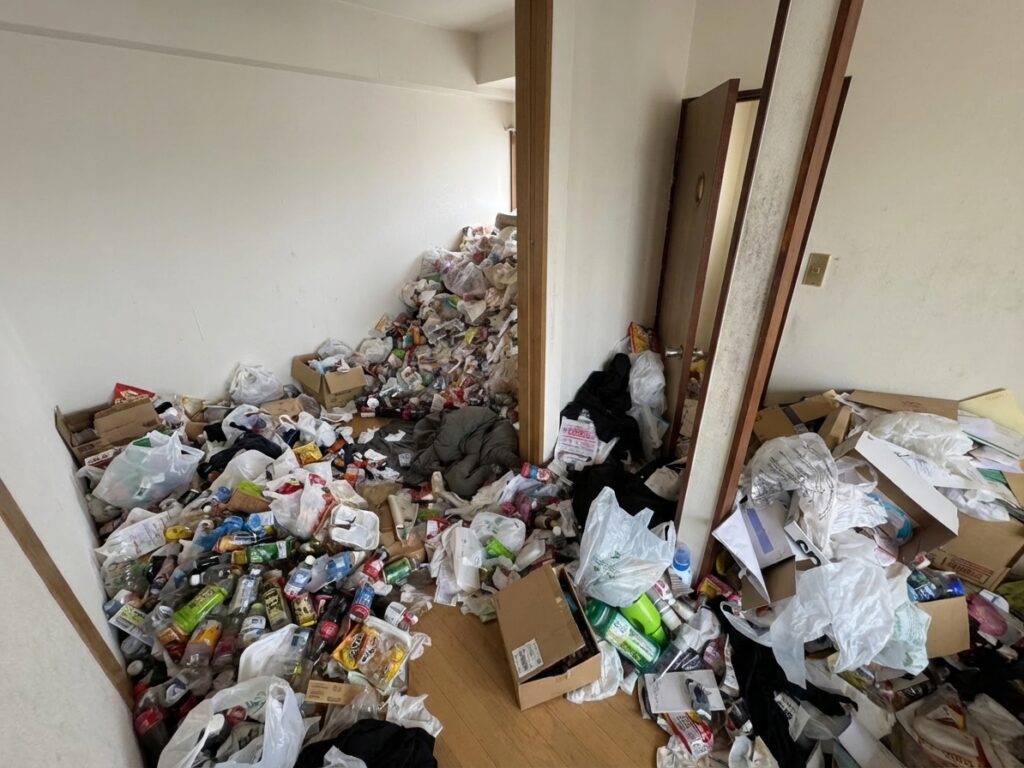 ゴミ屋敷片付け｜福岡県宗像市2LDK戸建て（一軒家）Ｓ.Ｊ様の作業事例 Before