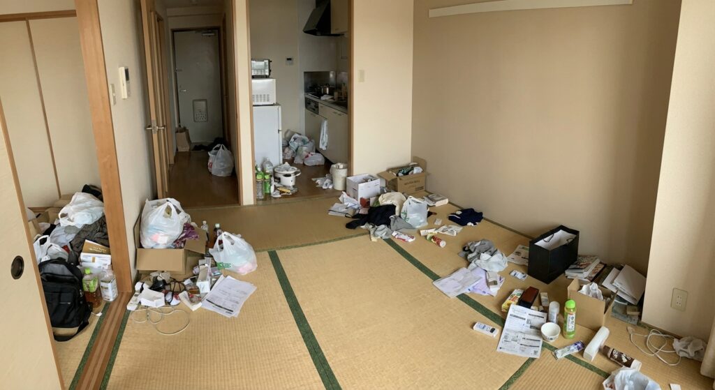 ゴミ屋敷片付け｜高知県土佐清水市2LDKマンションＩ.Ｙ様の作業事例 Before
